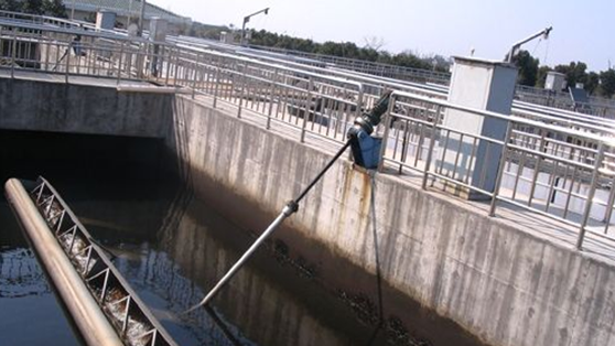 旋转式滗水器